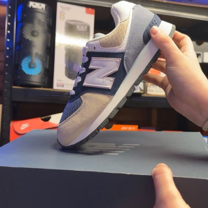 New Balance New balance 574 size 4  product image