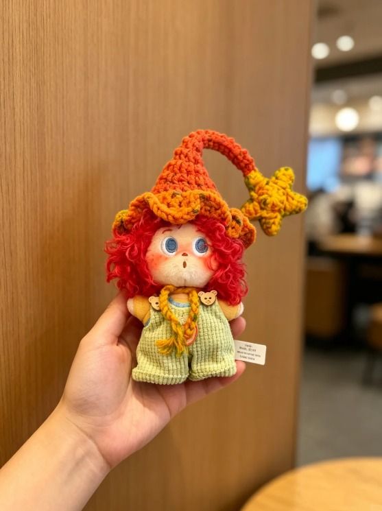 Immagine di Handmade Crochet Dolls With Colorful Hats 5