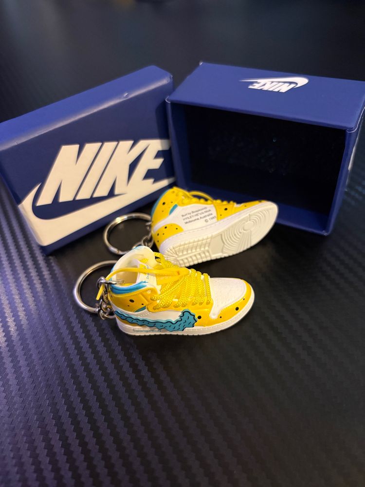 Nike jordans Sneaker Keychains including pair and box image 1