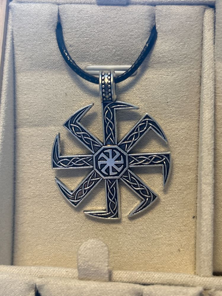 Metal Pendant Necklace