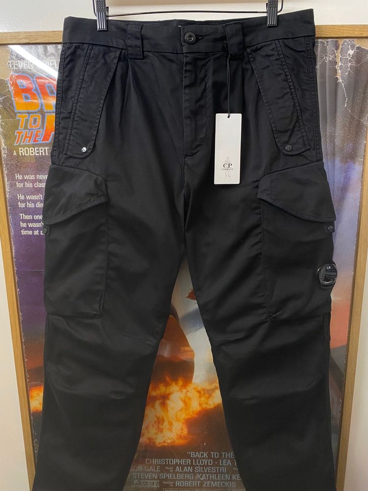 SS2023 C.P. Company Stretch Sateen Loose Fit Lensed Cargo Trousers image 2