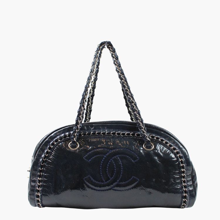Chanel Luxe Ligne Bowler Bag In Vernice obraz 1