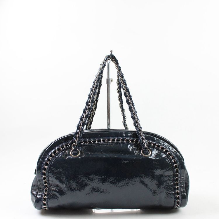 Immagine di Chanel Luxe Ligne Bowler Bag In Vernice 14