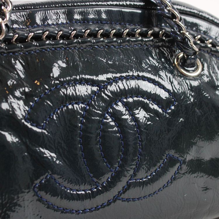 Immagine di Chanel Luxe Ligne Bowler Bag In Vernice 11