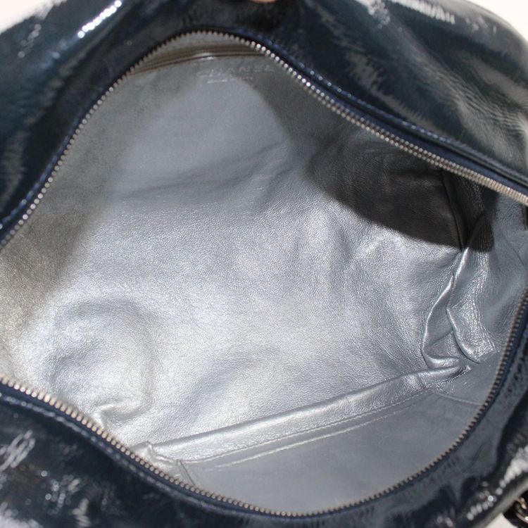 Immagine di Chanel Luxe Ligne Bowler Bag In Vernice 8