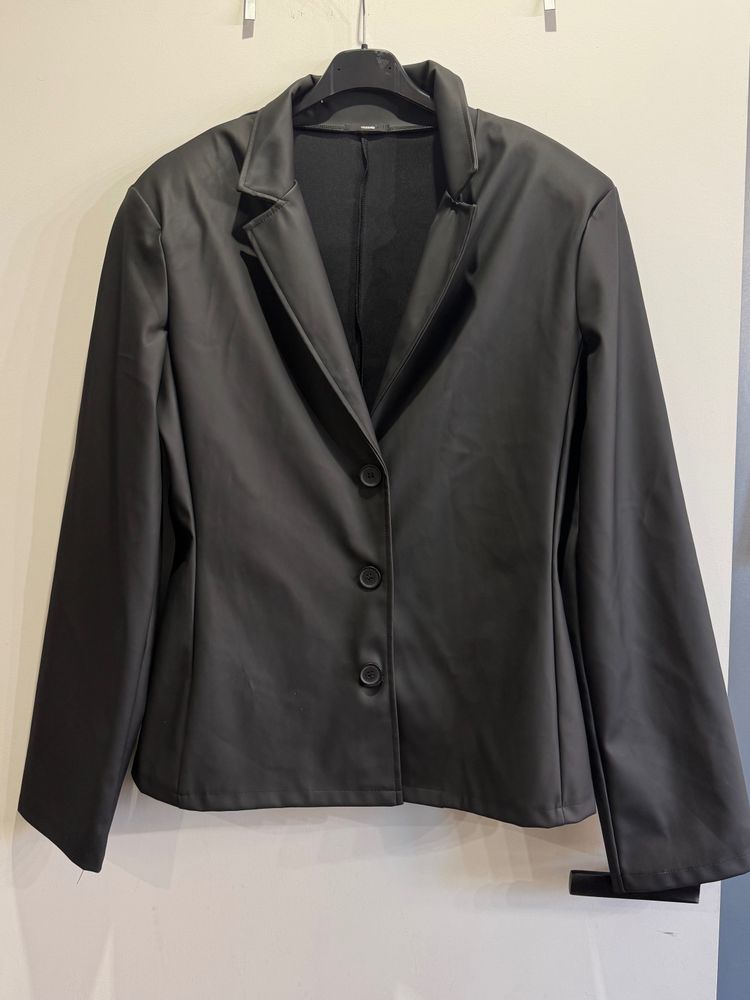 Black Button-Up Blazer Jacket