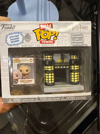 Funko Pop! Harry Potter Garrick Ollivander And Ollivanders Wand Shop 4