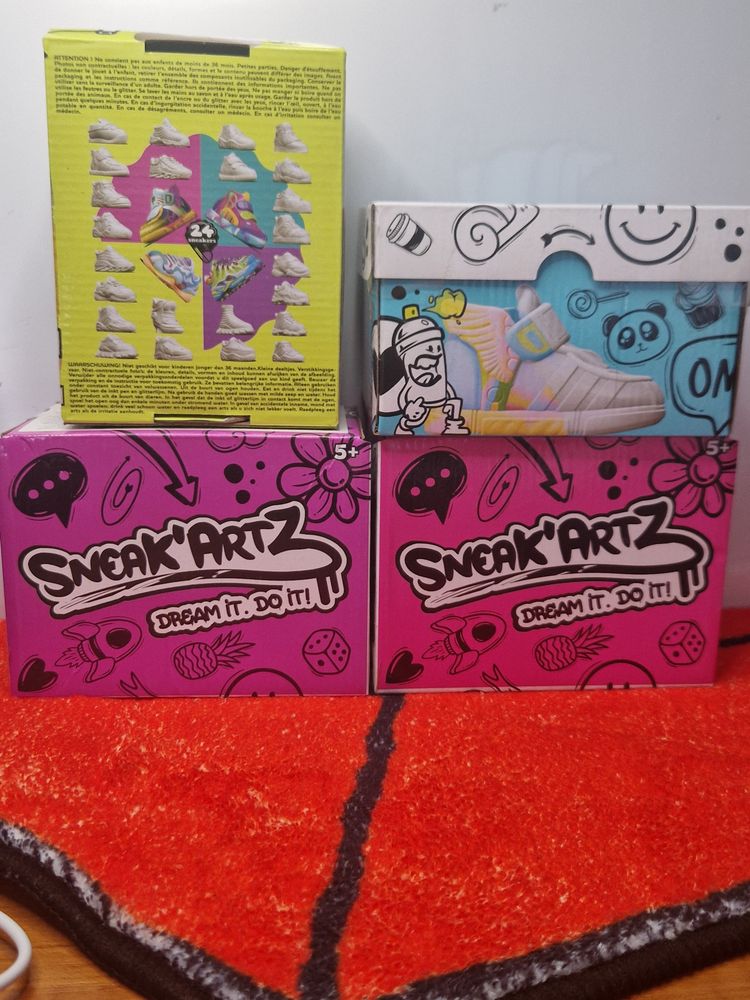 Immagine di Sneak'Artz Collectible Sneaker Figurines 2