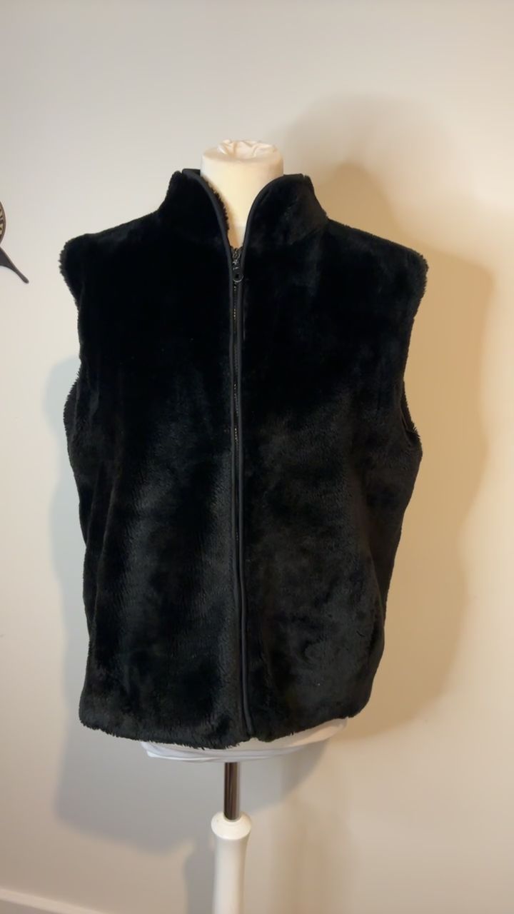 Faux Fur gilet size 14/16 image 1
