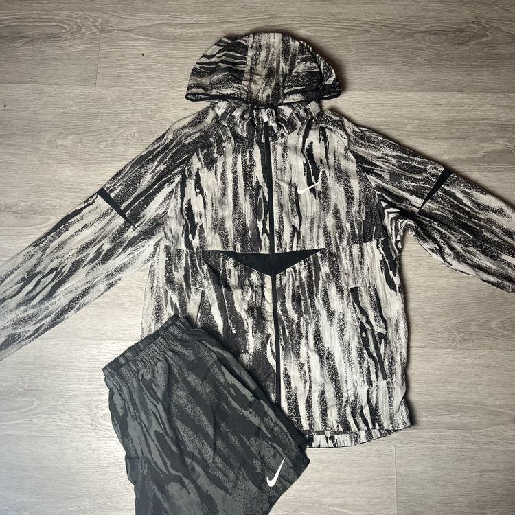 Nike Zebra Set