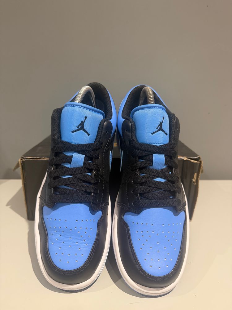 Jordan 1 Low Black University Blue UK 7 imagen 3