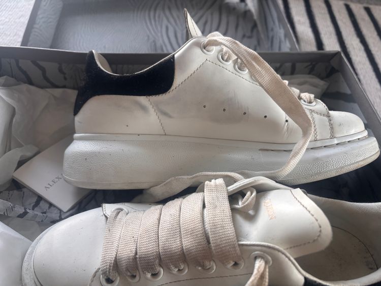 Immagine di Alexander Mcqueen White And Black Sneakers 4