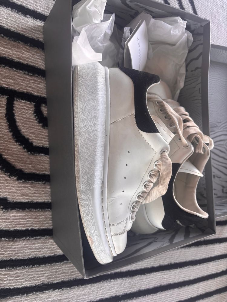 Immagine di Alexander Mcqueen White And Black Sneakers 2