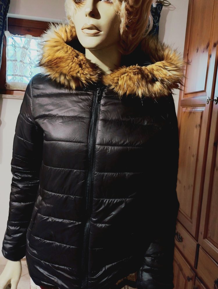 Lanshifei Black Puffer Jacket With Faux Fur Hood product image