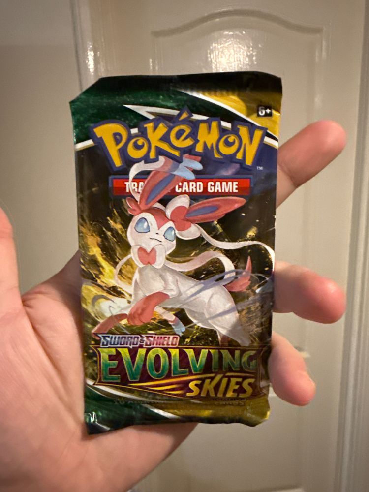 Pokémon Sword & Shield Evolving Skies  Booster Pack