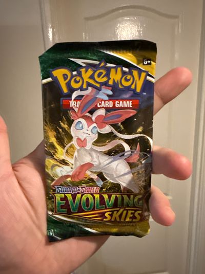 Pokémon Sword & Shield Evolving Skies Booster Pack