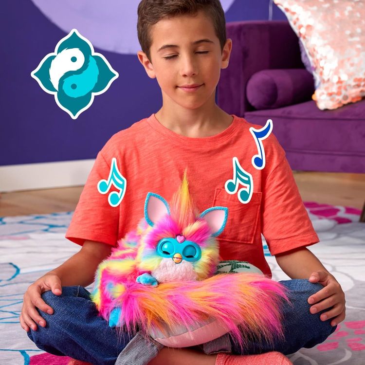 Immagine di DJ Furby Rainbow Interactive Plush 4