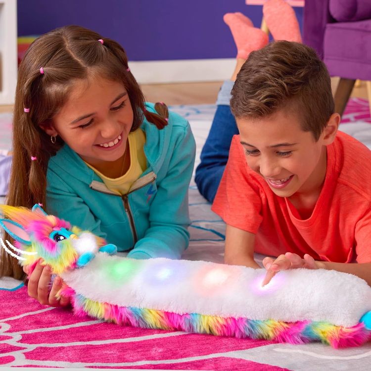 Immagine di DJ Furby Rainbow Interactive Plush 13