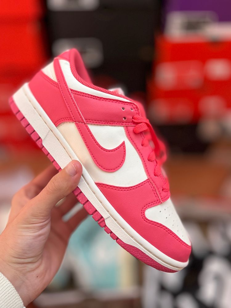 Nike Dunk Low Sneakers