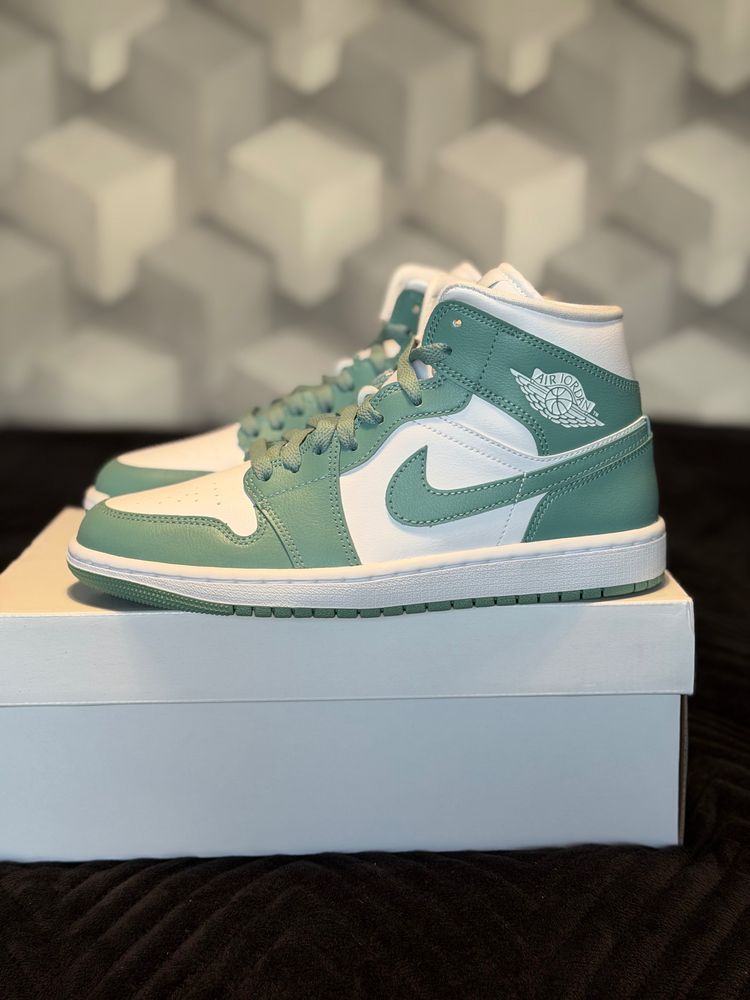 Air Jordan 1 Mid Sneakers zielone białe  image 2