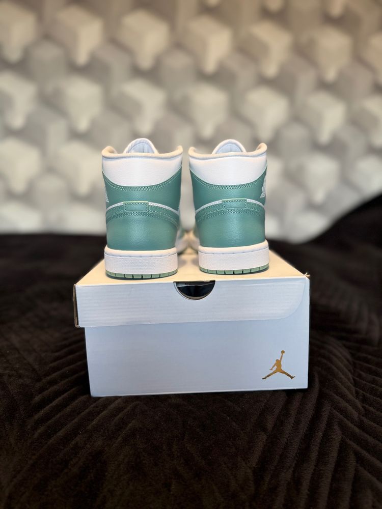 Air Jordan 1 Mid Sneakers zielone białe  image 6