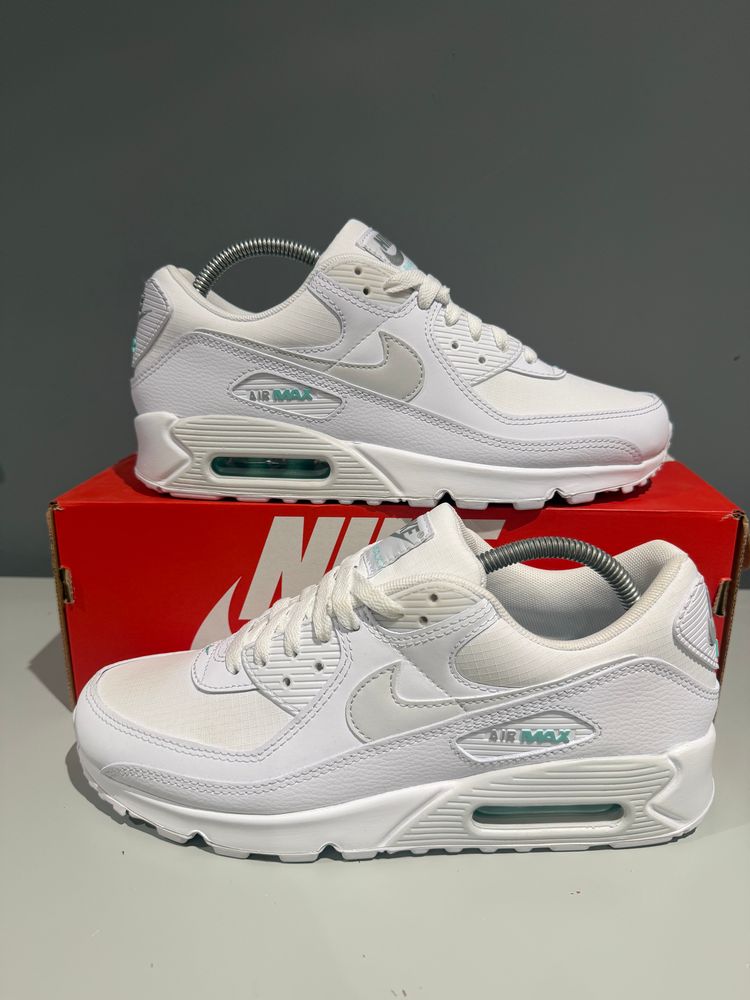 Immagine di Nike Air Max 90 White Hyper Turquoise UK 8  1