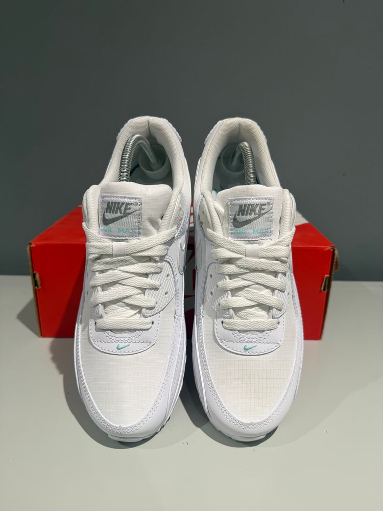 Immagine di Nike Air Max 90 White Hyper Turquoise UK 8  3