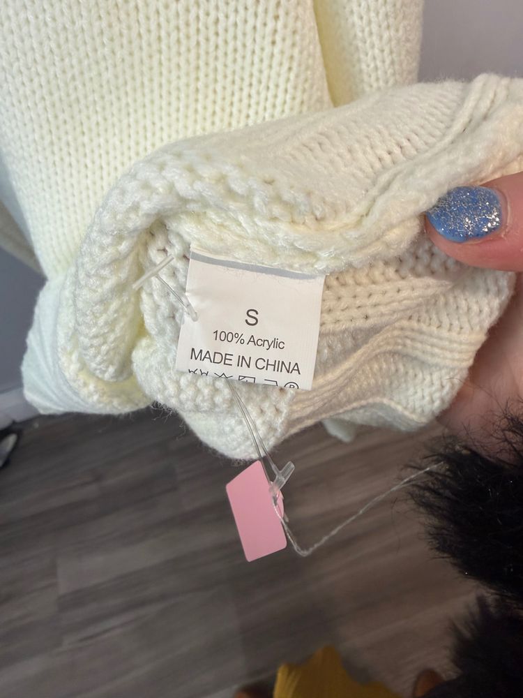 White Knitted Sweater - Viral and trending 2