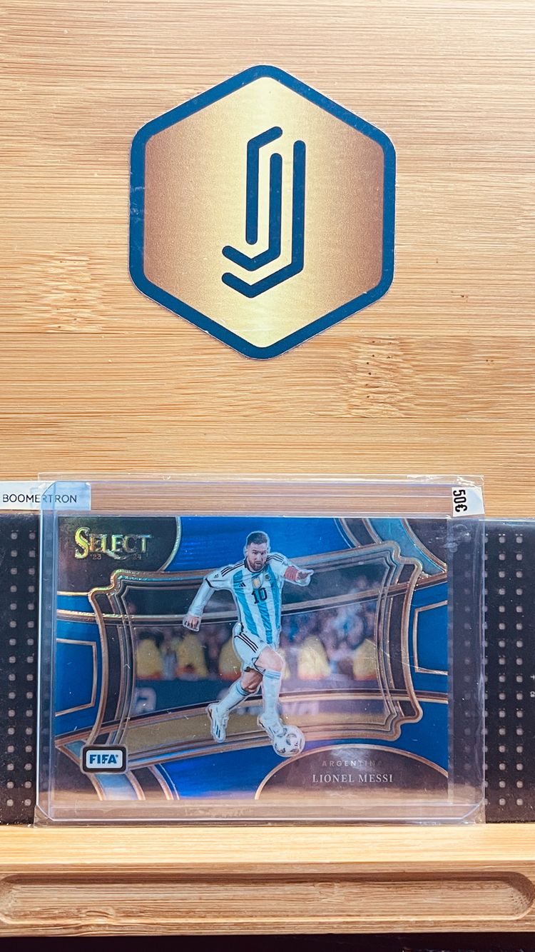 [Short Print] Lionel Messi - Argentina - Field Level - Blue Prizm - Panini Select FIFA 2023-24