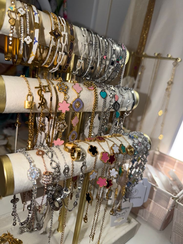 Immagine di Bracelets And bangles 1
