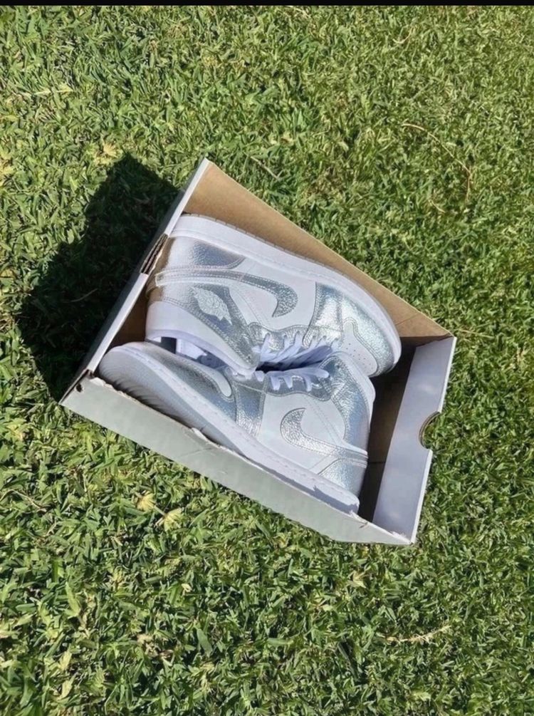Nike High-Top Sneakers image 1