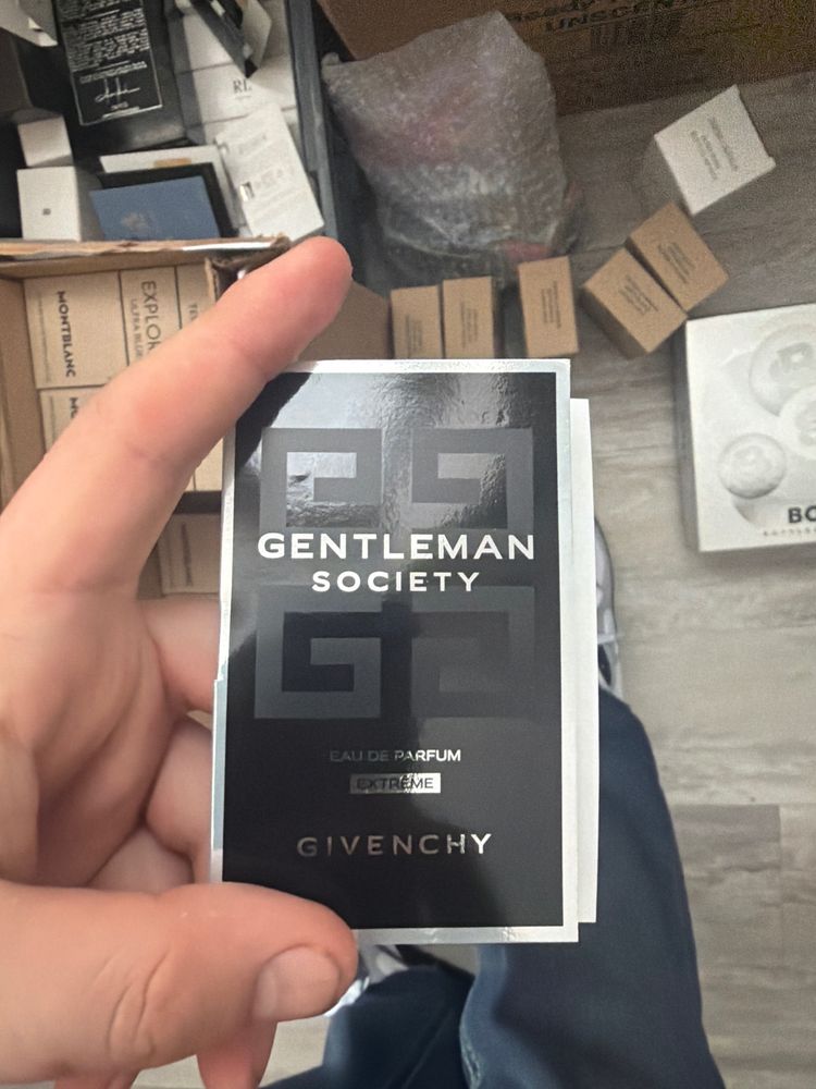 Givenchy Gentleman Society Eau De Parfum Extreme Sample image 1