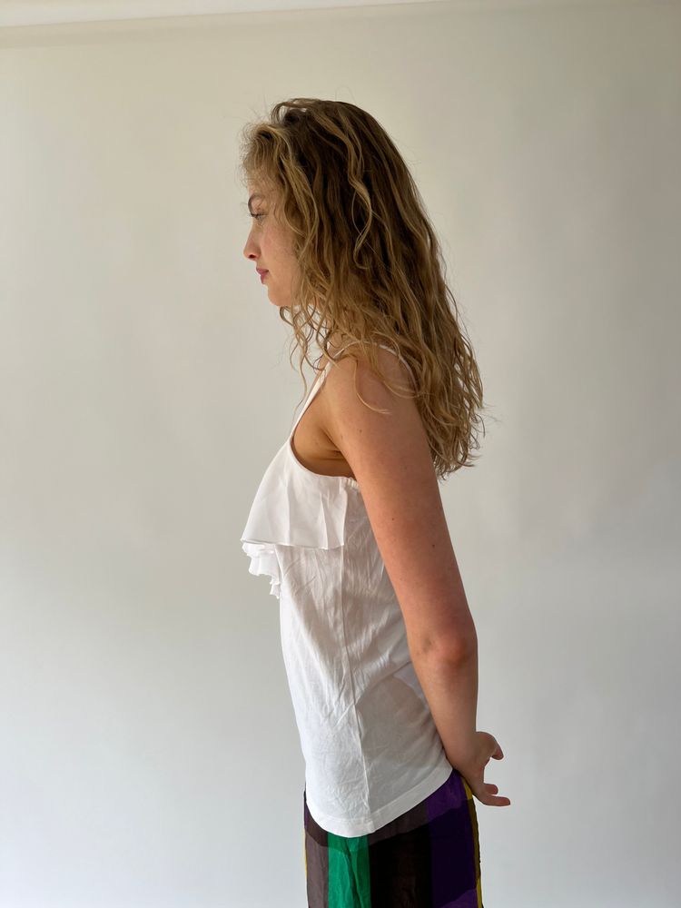SATC drop | medium white top with ruffle neck line image 5