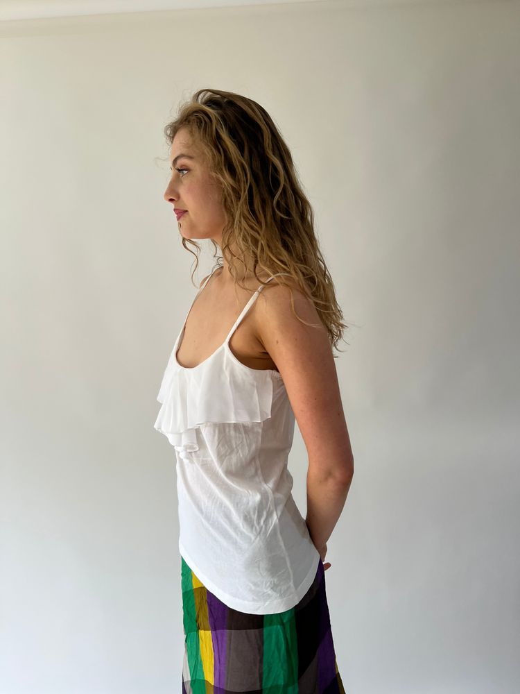 SATC drop | medium white top with ruffle neck line image 6