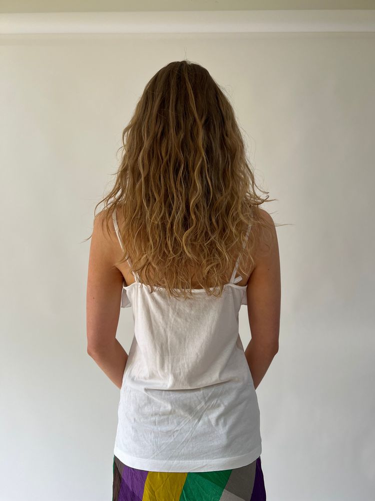 SATC drop | medium white top with ruffle neck line image 3