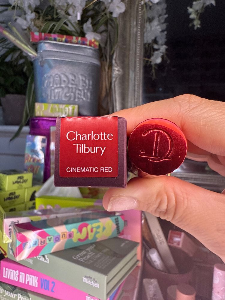 Immagine di Charlotte Tilbury Matte Revolution Lipstick 2