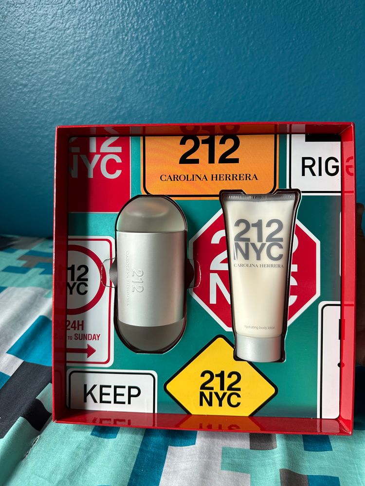 Carolina Herrera 212 Nyc Fragrance Gift Set product image