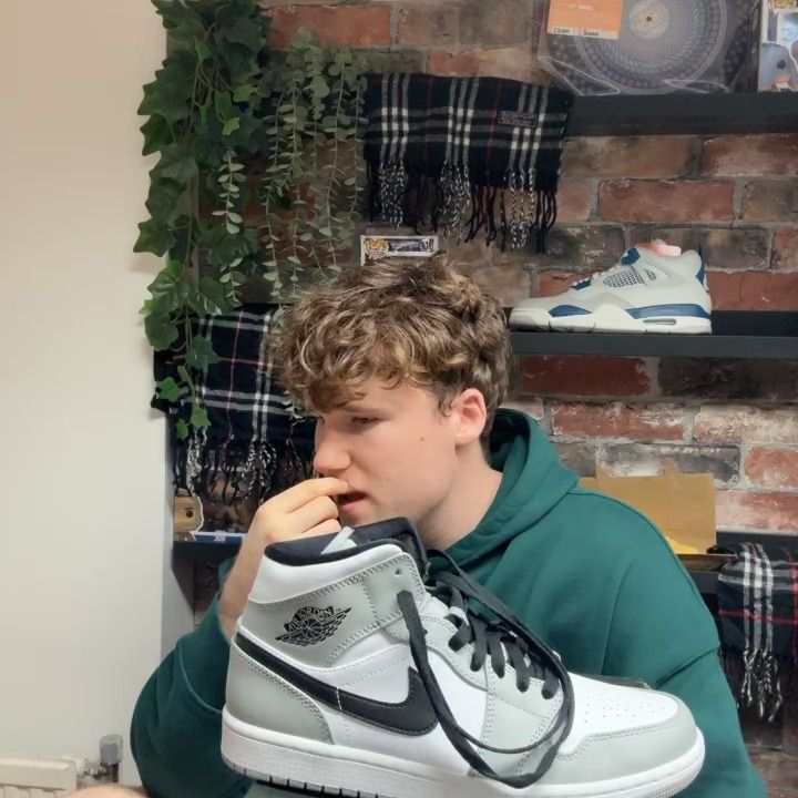 Nike Jordan nike jordan 1  mid uk 7 product image