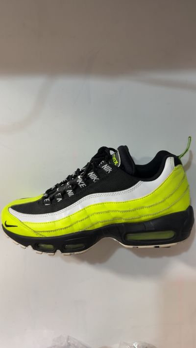 Nike Air Max 95 Sneakers- very clean