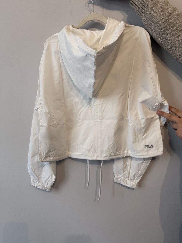 biała kurtka model damski Fila Earlene 3