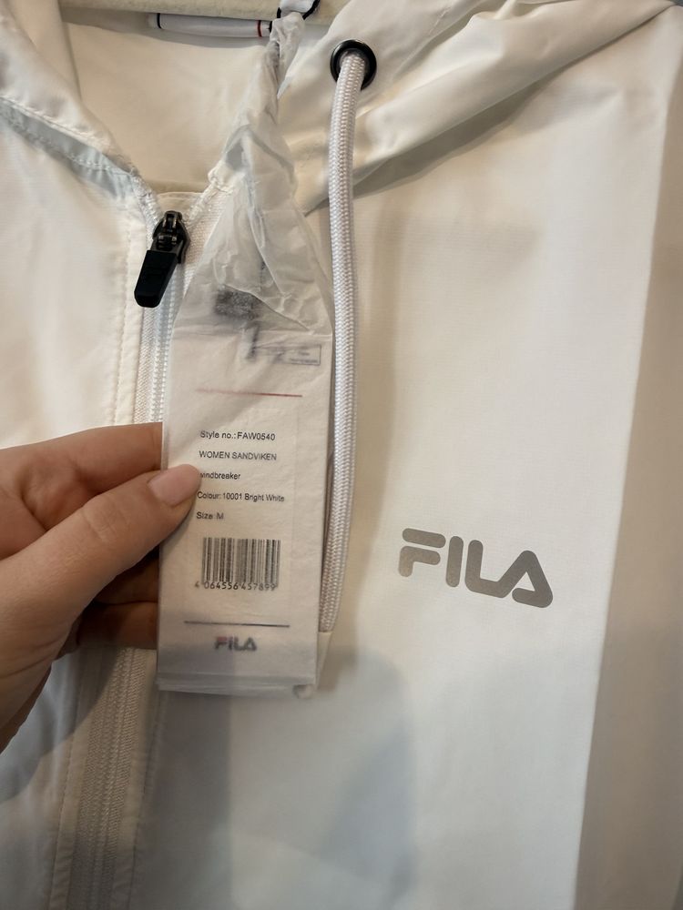 biała kurtka model damski Fila Earlene 2