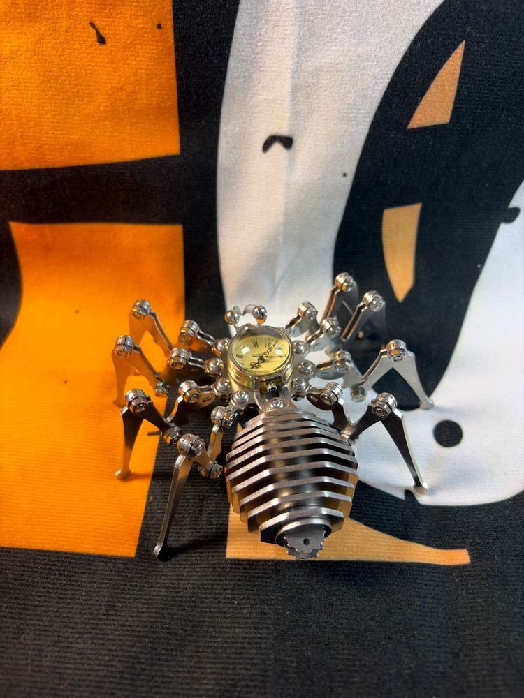 Metal Spider Clock 2