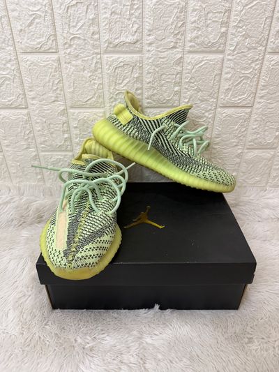 Adidas Yeezy Boost 350 V2 Sneakers