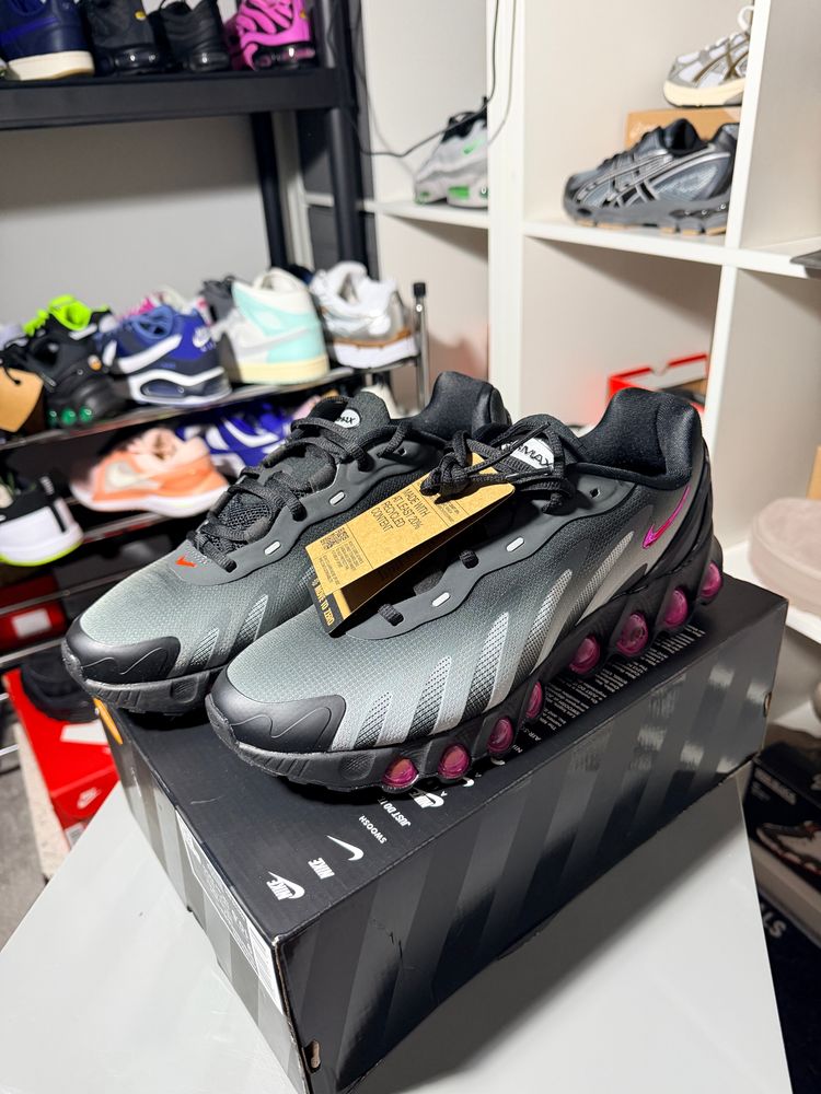 Nike Air Max DN8 Dark Smoke Grey/ Pink Blast - Size 8 - Brand New Half Box