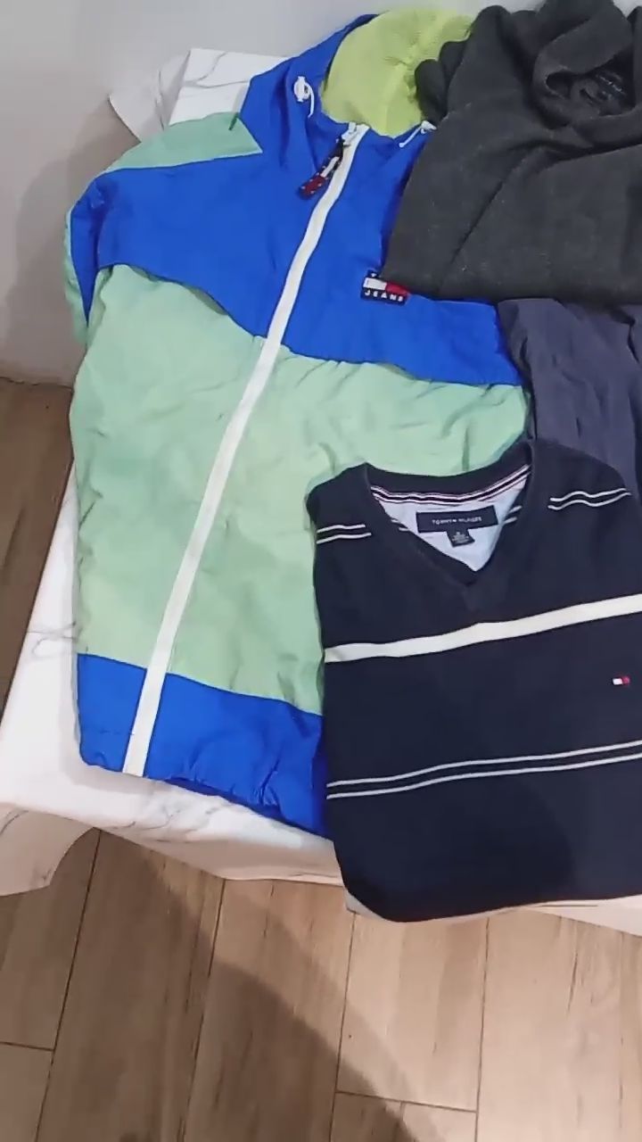 Tommy Hilfiger V-Neck Sweater obraz 1