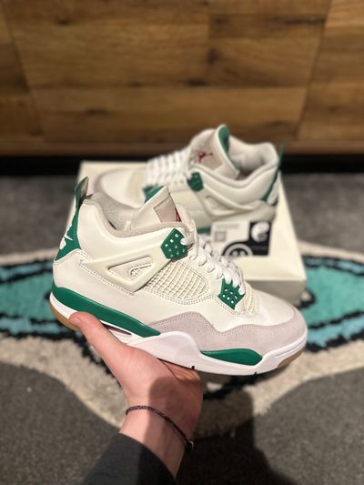 Nike Air Jordan 4 “SB Pine greens ” U.K. 8