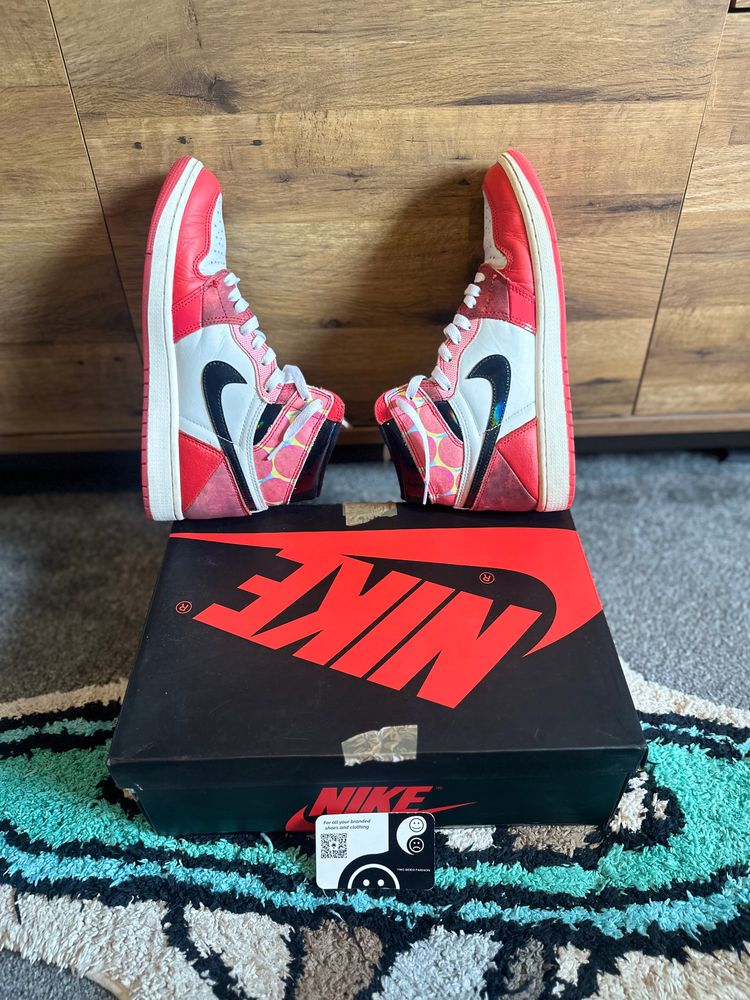 Jordan 1 Retro High “Spider-Man Across the Spider-Verse” U.K. 8.5 obraz 6