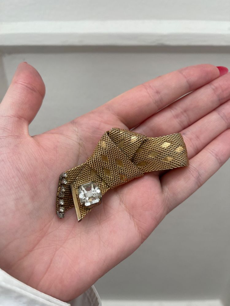 1964 Christian Dior Gold Mesh Knotted Brooch with Crystals 6