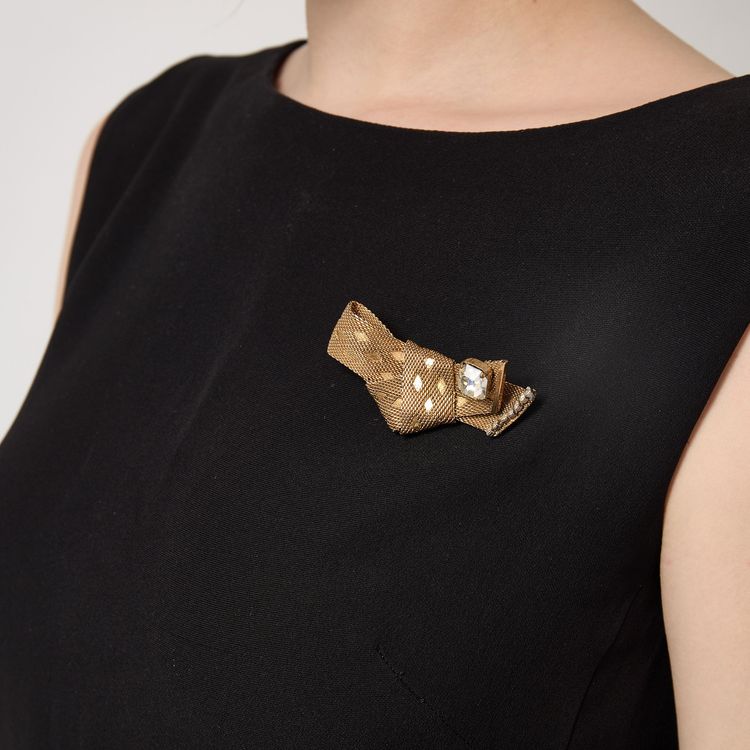 1964 Christian Dior Gold Mesh Knotted Brooch with Crystals 5