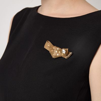 1964 Christian Dior Gold Mesh Knotted Brooch with Crystals 5